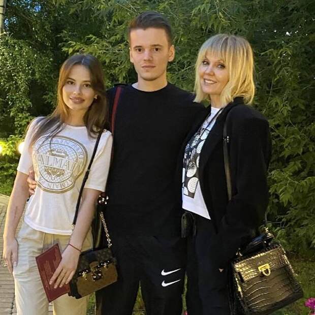 Упала в обморок на улице! У невестки Валерии после родов начались проблемы со здоровьем