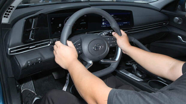 Почему в автомобиле водитель сидит слева, а у поезда — справа