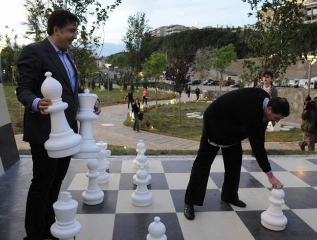 Georgia's President Mikheil Saakashvili and Tbilisi mayor Gigi Ugulava play chess during the opening of the Park on Sands in Tbilisi