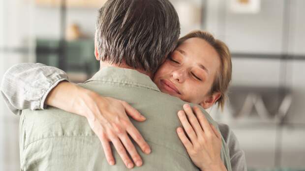 Женщина рассказала об отношениях с мужем старше нее на 21 год