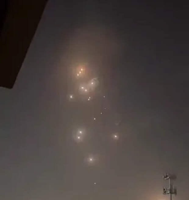 RT: над Дубаем силы ПВО сбивают многочисленные иранские дроны