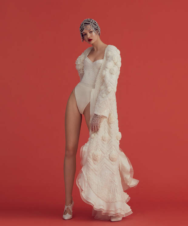 Ульяна Сергеенко представила новую кутюрную коллекцию. Впервые в ней есть образы для мужчин