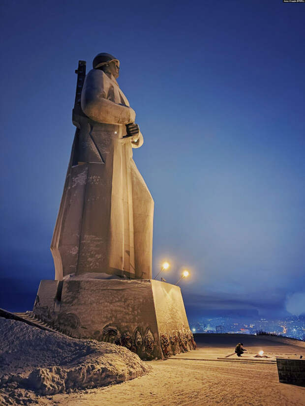 Памятник защитникам Советского Заполярья, известный как «Алеша».