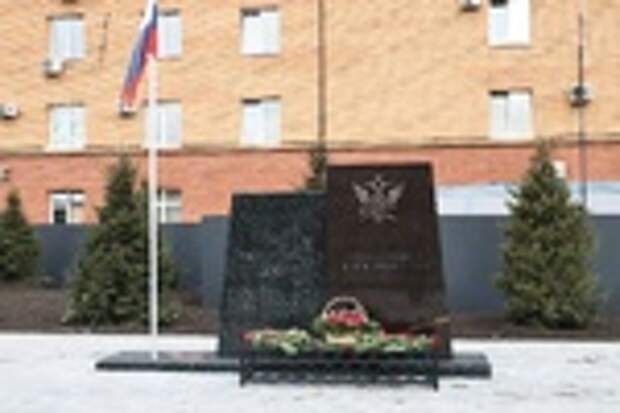 Памятник судебным приставам в Барнауле / Фото: Екатерина Смолихина / amic.ru