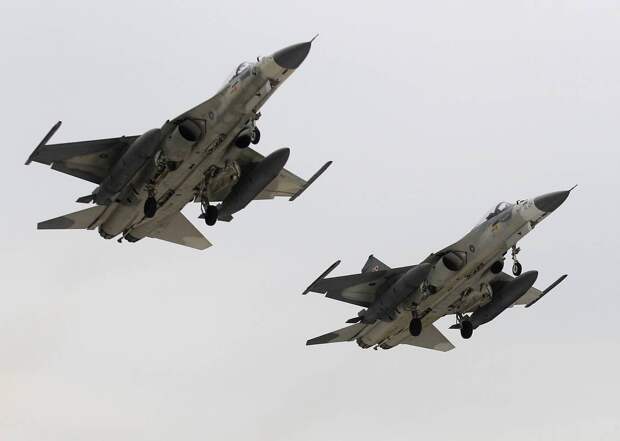 ВВС Израиля продолжили удары по Ирану вопреки соглашению о прекращении огня