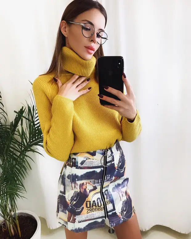 С чем носить желтый свитер и джемпер: 15 интересных идей