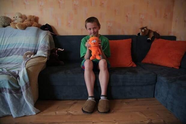 В латышском доме, где в месяц на семью уходит $480, любимая игрушка — мягкая игрушка в мире, дети, игрушка, люди, страны