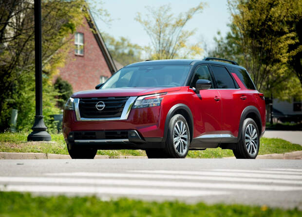 Nissan объявил рублевые цены на новый Pathfinder