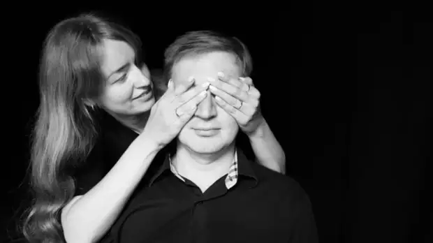 «Очень сложно притворяться»: для чего москвичи ходят на концерты и спектакли в темноте