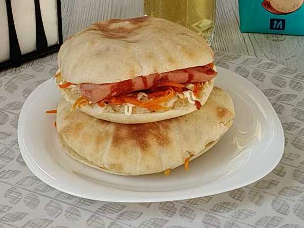 Пита с сосисками