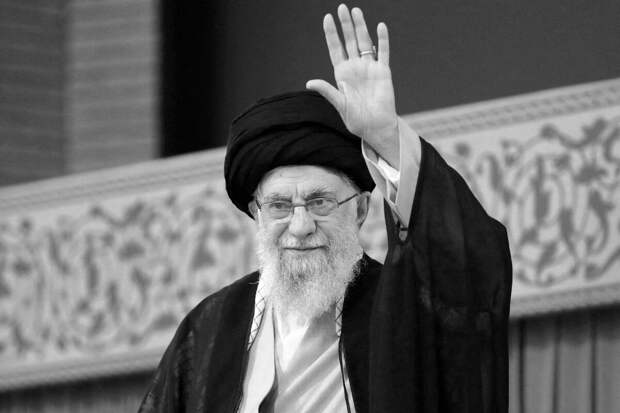 Tasnim: cотни людей вышли на площади в Иране в память о верховном лидере Хаменеи