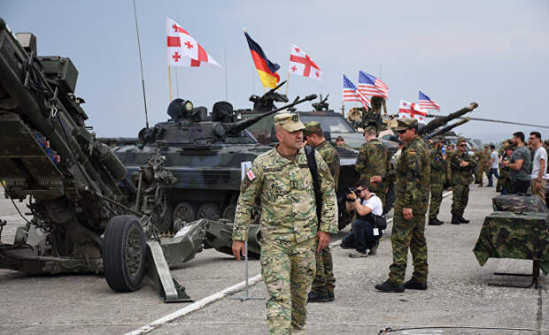 Выставка военной техники на открытии международных военных учений «Достойный партнер-2018»