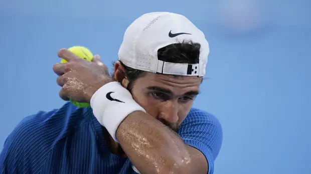 Хачанов вышел в четвертьфинал теннисного Кубка Кремля