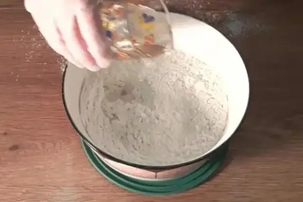 : : 4 : 4