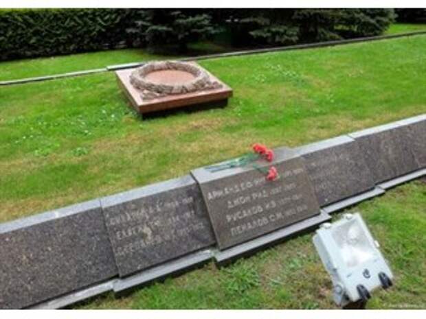 И забудет героев Украина навсегда...