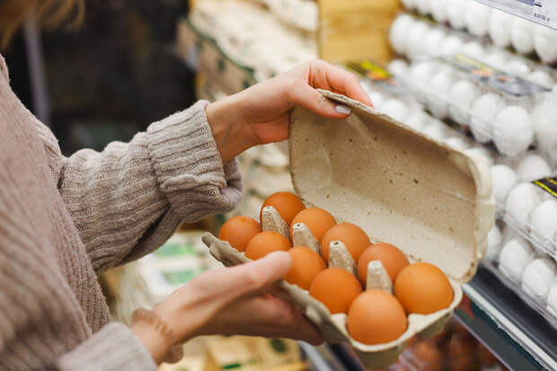 Euronews: в супермаркетах Франции наблюдается острая нехватка яиц