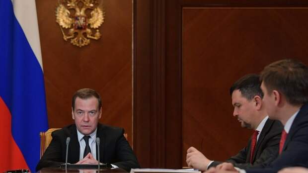 Медведева заменит друг Медведева? Политолог объяснил витающую в воздухе идею перетряски правительства