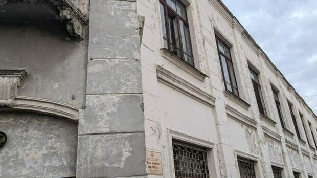 Заброшенный дом-памятник XIX века в Барнауле купили на торгах и теперь отреставрируют