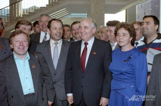 Михаил Горбачёв на последнем XXVIII съезд КПСС, 1990 год.