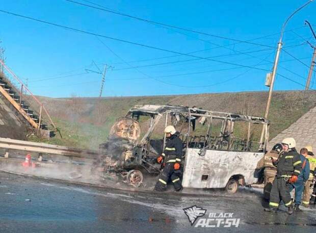 Маршрутка №331 сгорела дотла на разъезде Иня в Новосибирске