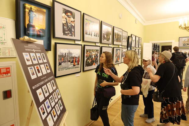 В День города открылась выставка лучших снимков фотолетописи Петербурга