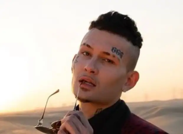 «Выходи за меня во второй раз»: Моргенштерн приехал к Диларе с букетом роз