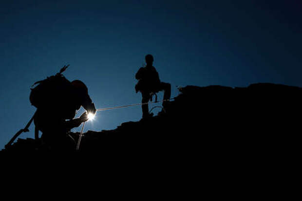 В Северной Осетии микроавтобус с туристами попал под камнепад