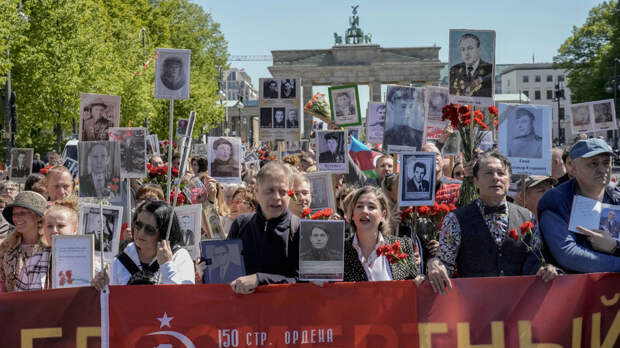 «Память нельзя убить»: как отметили 9 мая в странах с запретами на символику и празднование Дня Победы