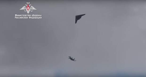 Минобороны показало совместный полёт БЛА «Охотник» и Су-30СМ