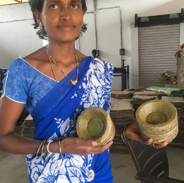 Как в Индии делают тарелки из листьев