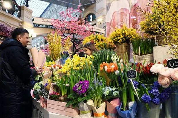 Россиянки назвали самые желанные подарки на 8 Марта