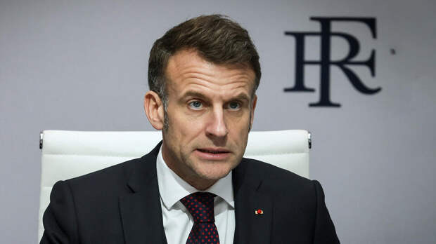 Захарова допустила возможность свержения Макрона американцами