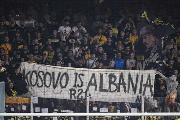 Руководство афинского ФК AEK выступило с заявлением, в котором осудило сербофобское действие своих фанатов...