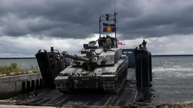 В Берлине не знают о планах Лондона разместить в Германии британскую бронетехнику