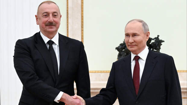 Курс на сотрудничество: Путин поздравил Алиева с днем независимости Азербайджана