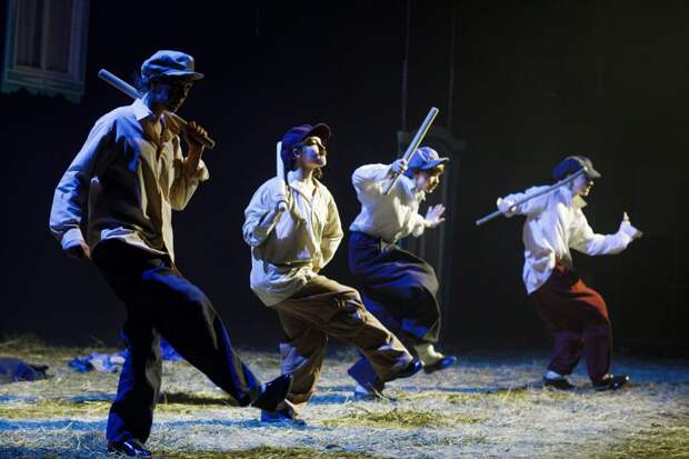 Тинчуринда – «Казан егетләре»: Икебезгә бер ыштан: абый сала, мин киям