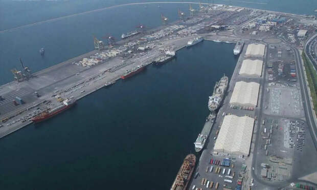 Обучение в ОАЭ идёт на удалёнку, Дубай хочет создать транспортный коридор в Оман