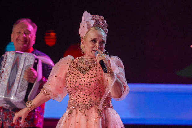 Продюсер объяснил отмену стадионного концерта Кадышевой