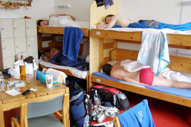 https://img-cdn.tinkoffjournal.ru/badhostel-korol-image.05gm2ao4fwur.jpg