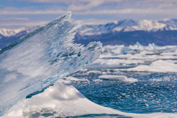 Песня льда: 20 снимков, демонстрирующих магическую красоту озера Байкал