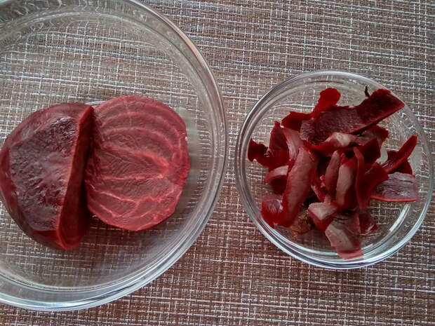 Свекольный салат с апельсином и финиками - сочетание продуктов отменное (без яиц и майонеза)