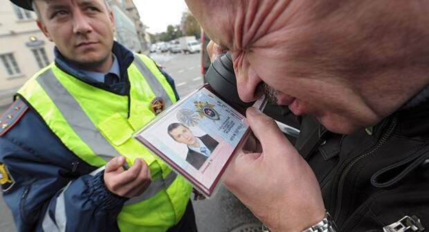 Какие неофициальные метки делают сотрудники ГИБДД на водительских правах