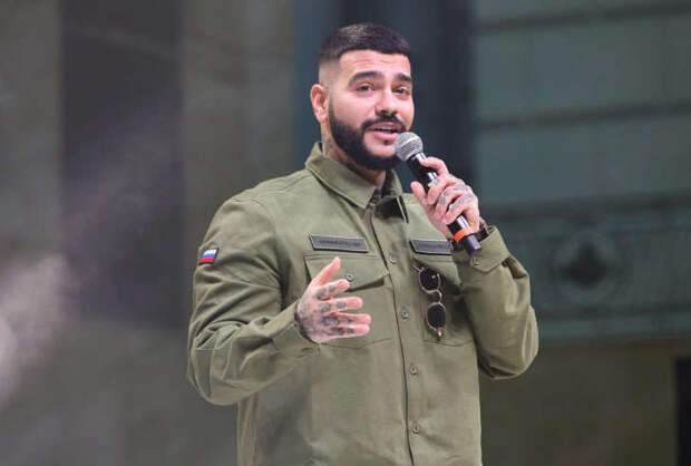 Тимати пришел на юбилей Киркорова со своей новой девушкой