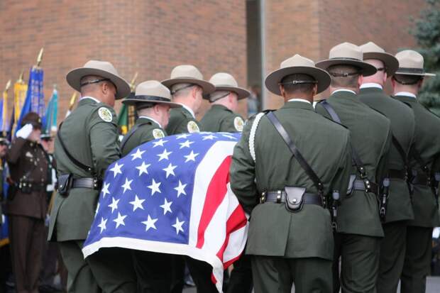 Среди обломков американского самолета в Иране нашли останки летчика