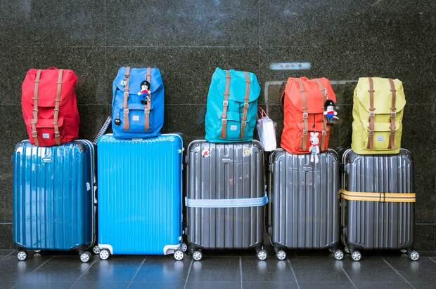 Бывший работник аэропорта в Австралии украл из багажа вещи на миллионы рублей