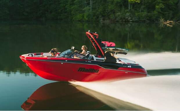 Malibu Boats презентовала компактную версию премиального катера М240