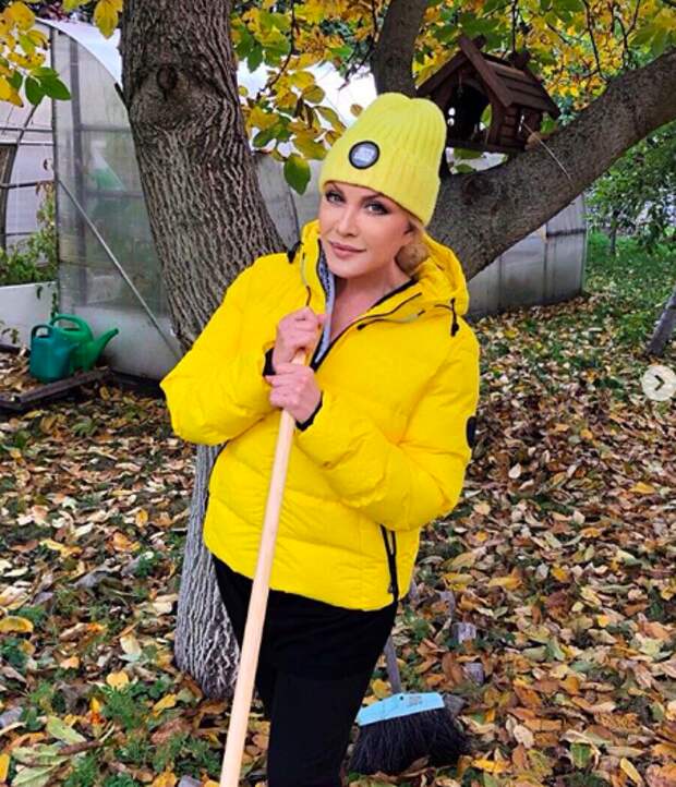 Таисия Повалий показала, как выглядит во время домашних работ