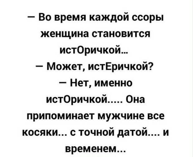 На пляже стоит шикарная блондинка и загорает топлесс, к ней подходит мужик...