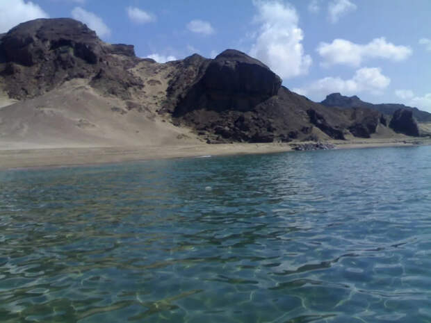 Хуситы могут усугубить нефтяной кризис, перекрыв ключевой судоходный маршрут