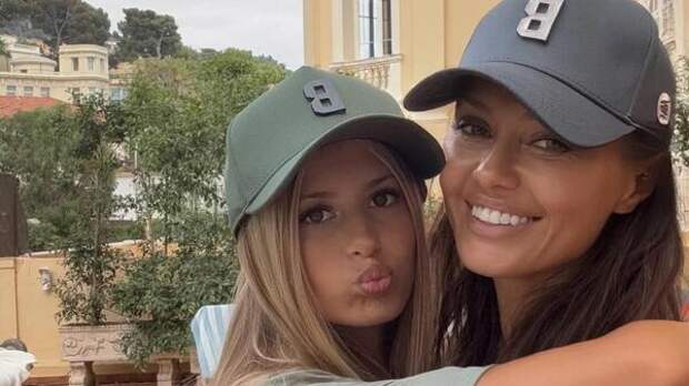 13-летняя дочь поставила Бони ультиматум после отъезда к отцу: «Допрыгались, доигрались»